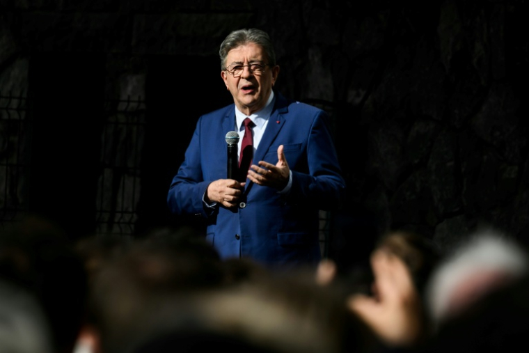 Jean-Luc Melenchon en meeting à Cournon d’Auvergne dans le Puy-de-Dôme, le 11 octobre 2026 ( AFP / JEFF PACHOUD )