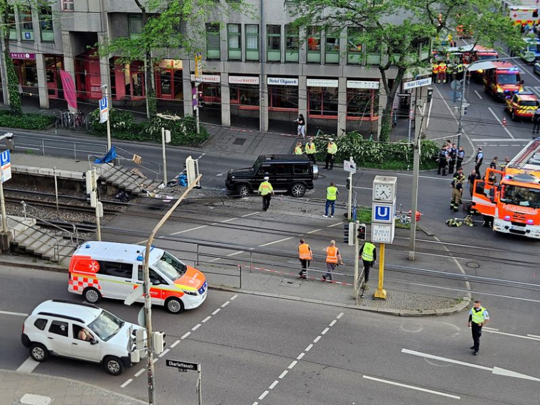 Plusieurs blessés après qu'une voiture a foncé dans la foule à Stuttgart (Allemagne)