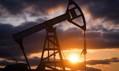 Une vue d'une pompe de pétrole à l'extérieur d'Almetyevsk en Russie