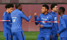 Désiré Doué (c) lors de l'entraînement de l'équipe de France, à la veille du match de Ligue des nations contre la Belgique, le 27 septembre 2026 à Bruxelles ( AFP / FRANCK FIFE )