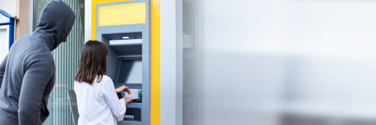 Attention à cette arnaque à la carte bancaire ( Crédits photo: ©  Andrey Popov - stock.adobe.com)