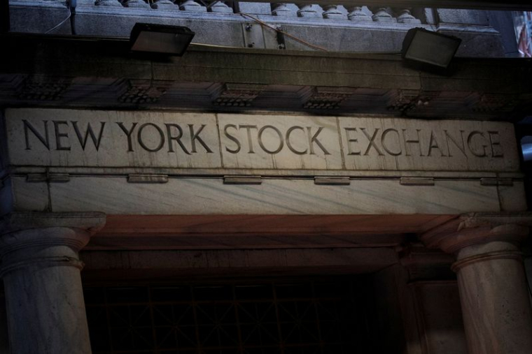 WALL ST DÉBUTE EN ORDRE DISPERSÉ