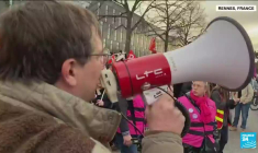 "La démocratie n'a pas pu s'exprimer" : des manifestants en colère après le recours au 49.3