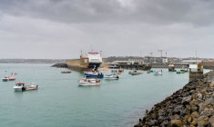 LES PÊCHEURS FRANÇAIS METTENT FIN À LEUR MOUVEMENT AU LARGE DE JERSEY