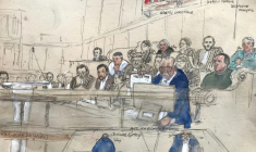 Ce croquis d'audience réalisé le 28 avril 2025 montre les accusés Aomar Ait Khedache (C, devant), François Delaporte (D, en haut), Florus Heroui (2e D, en haut) et Christiane Glotin (4e T, en haut) lors du procès pour le braquage et l'enlèvement de la célébrité américaine Kim Kardashian en 2016 devant la Cour d'assises de Paris, le 28 avril 2025 ( AFP / Benoit PEYRUCQ )