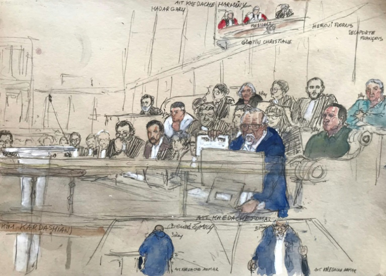 Croquis d'audience du 28 avril 2025 à l'ouverture du procès pour vol et séquestration en 2016 de l'influenceuse américaine Kim Kardashian à la cour d'assises de Paris ( AFP / Benoit PEYRUCQ )