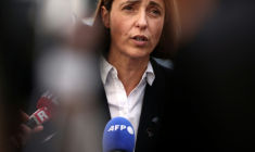 La secrétaire générale de la CGT Sophie Binet s'exprime devant la presse après s'être entretenue avec le Premier ministre Sébastien Lecornu, le 15 septembre 2025 à Paris ( AFP / Guillaume BAPTISTE )