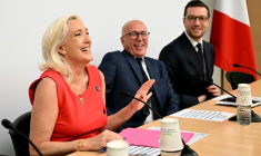 Marine Le Pen, Eric Ciotti et Jordan Bardella, à l'Assemblée nationale à Paris, le 28 juin 2025 ( AFP / Julie SEBADELHA )