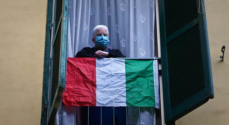 Les Italiens ont payé un lourd tribut au Covid-19. Cloitrés chez eux depuis le 10 mars, ils vont connaître un déconfinement progressif à partir du 4 mai. (© A. PIZZOLI / AFP)