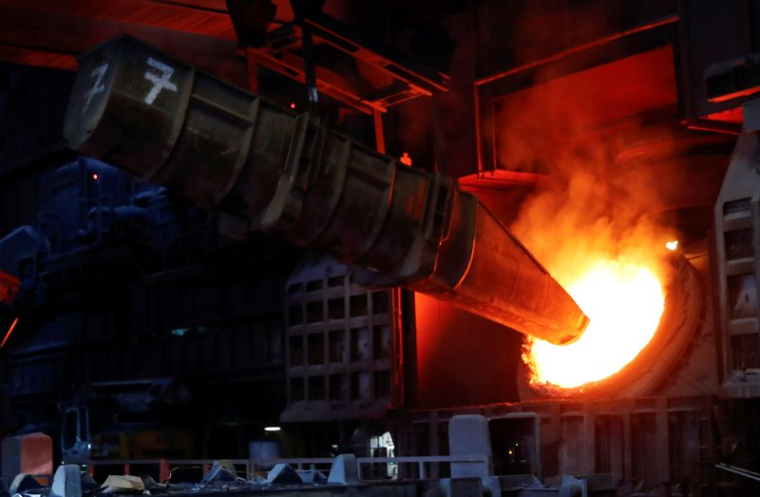 Dans la plus grande usine sidérurgique d'Allemagne du conglomérat industriel ThyssenKrupp à Duisbourg