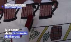 À Londres, un pub dévoile une "tapisserie de la bière" pour célébrer l'exposition sur Bayeux