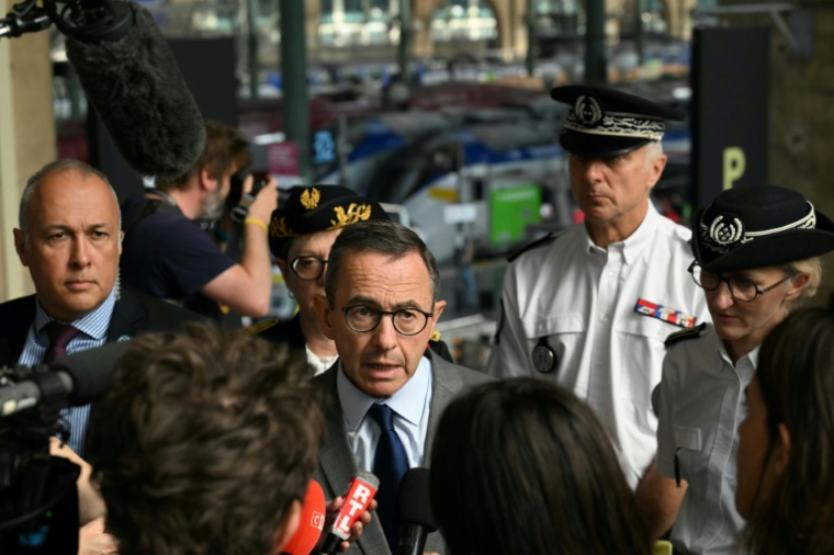 Le ministre de l'Intérieur Bruno Retailleau lors d'une visite à la Gare du Nord à Paris, le 19 juin 2025 ( POOL / Martin LELIEVRE )