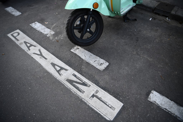 ( AFP / CHRISTOPHE ARCHAMBAULT )