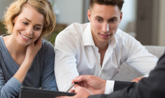 Mieux vaut être dans le premier tiers de remboursement de son crédit, car c'est au début qu'on paie le plus d'intérêt. (crédit : Adobe Stock)