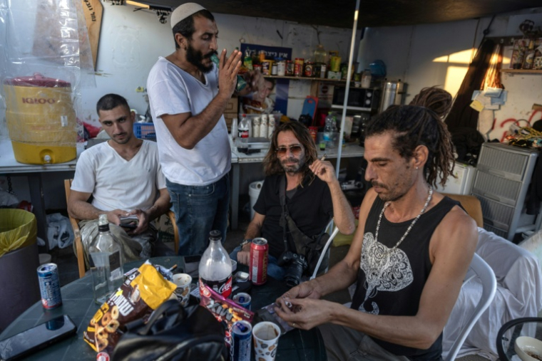 Des anciens soldats israéliens souffrant de stress post-traumatique (SSPT), blessure psychologique de guerre, lors d'un sit-in devant la Knesset (Parlement israélien) à Jérusalem, le 15 septembre 2025 ( AFP / Menahem Kahana )