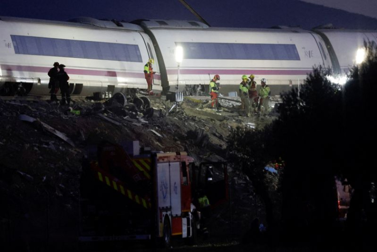 Collision de deux trains à grande vitesse entre les villes de Mora et d'Orgaz
