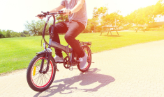 Les vélos électriques branchés (Crédits photo : Shutterstock)