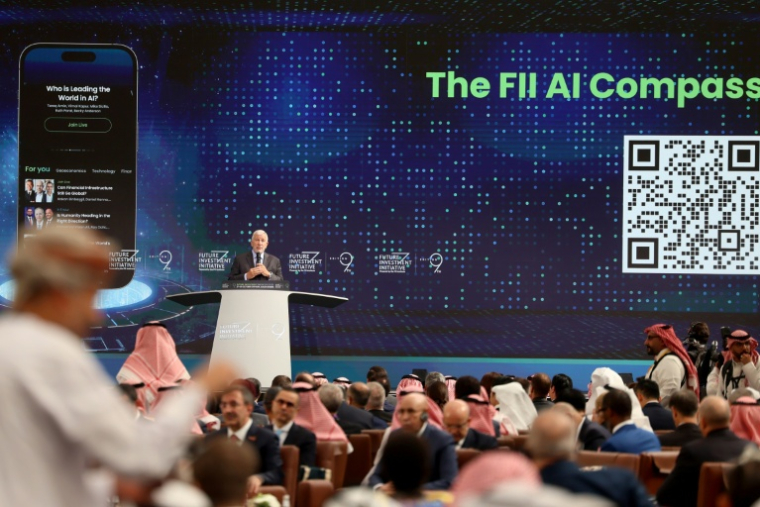Richard Attias, président du comité exécutif et directeur général par intérim de l'Institut Future Investment Initiative (FII), à l'ouverture de la 9e édition de la Future Investment Initiative à Ryad, le 28 octobre 2025 en Arabie saoudite ( AFP / Fayez Nureldine )