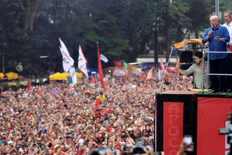 Le président du Brésil, Luiz Inácio Lula da Silva, lors d’une manifestation de masse à São Paulo, le 11 octobre 2026 ( AFP / Miguel SCHINCARIOL )