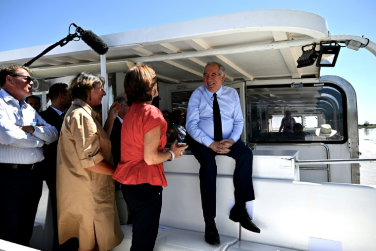 Le Premier ministre François Bayrou va prendre un bateau pour l'île d'Aix dans le cadre d'une visite au Conservatoire du Littoral pour marquer son 50e anniversaire, à Rochefort, le 7 août 2025 ( AFP / Philippe LOPEZ )