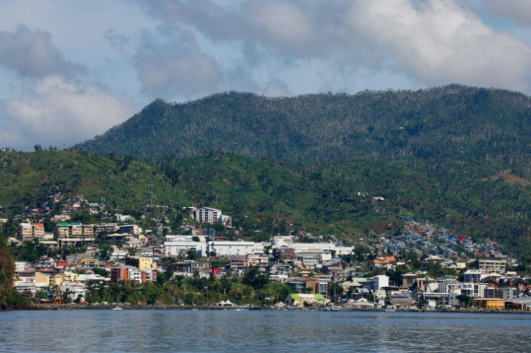 Vue de Mamoudzou, la capitale de Mayotte, le 21 avril 2025 ( AFP / Ludovic MARIN )