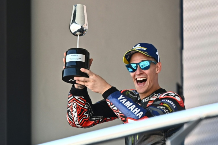 Le Français Fabio Quartararo après sa seconde place sur le podium du Grand Prix MotoGP d'Espagne à Jerez de la Frontera, dans le sud de l'Andalousie, le 27 avril 2025 ( AFP / JORGE GUERRERO )
