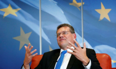 MAROS SEFCOVIC MET EN GARDE CONTRE UN DÉLITEMENT DES RELATIONS SUISSE-UE