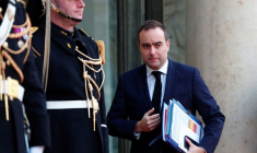 Le président français Macron rencontre l'émir du Qatar Al Thani à Paris