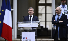 Gérald Darmanin et Didier Migaud à Paris, le 24 décembre 2024. ( AFP / JULIEN DE ROSA )