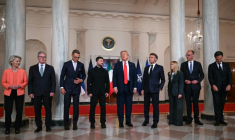 Les leaders européens, Volodymyr Zelensky et Donald Trump, à la Maison Blanche, le 18 août 2025 ( AFP / ANDREW CABALLERO-REYNOLDS )