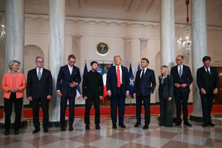 Les leaders européens, Volodymyr Zelensky et Donald Trump, à la Maison Blanche, le 18 août 2025 ( AFP / ANDREW CABALLERO-REYNOLDS )