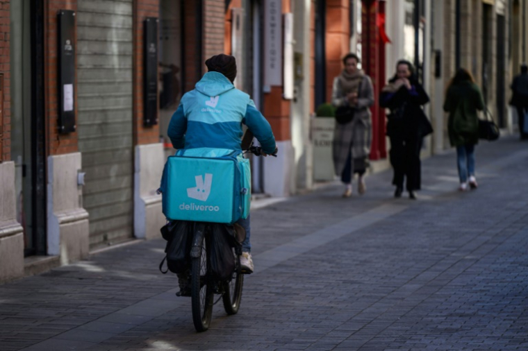 Un livreur à Toulouse le 18 mars 2025 ( AFP / Ed JONES )