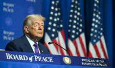 e président américain Donald Trump assiste à la réunion inaugurale du "Conseil de la paix" à Washington, le 19 février 2026 ( AFP / SAUL LOEB )