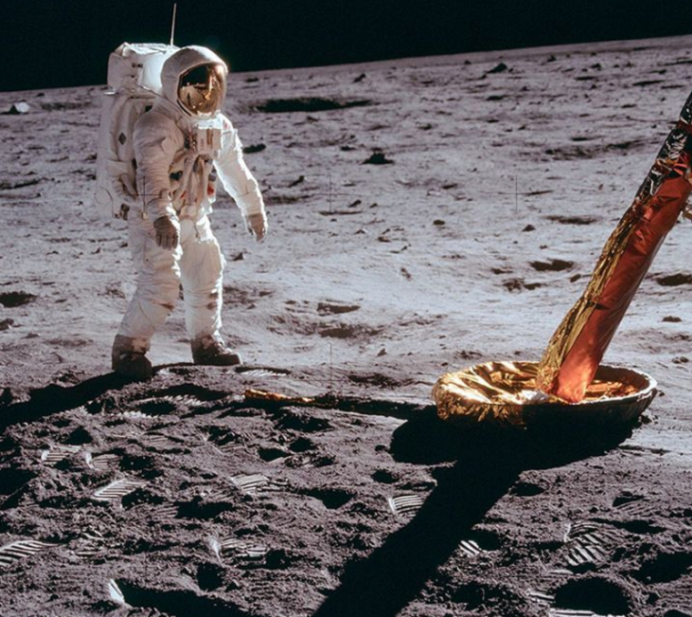 La montre Omega Speedmaster en or de Michael Collins adjugée 765.000 dollars. crédit photo : Capture d’écran Instagram @omegamuseum