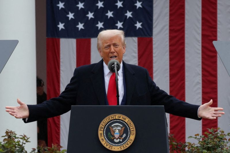 Le président américain Trump prononce un discours à la Maison Blanche