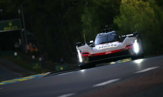 La Cadillac N.38 est à la lutte pour le podium lors des 24 Heures du Mans, le 13 juin 2026 ( AFP / Lou BENOIST )