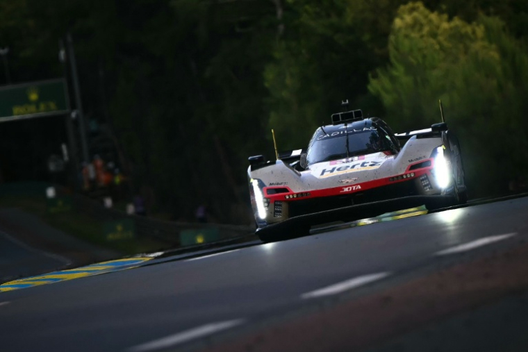 La Cadillac N.38 est à la lutte pour le podium lors des 24 Heures du Mans, le 13 juin 2026 ( AFP / Lou BENOIST )