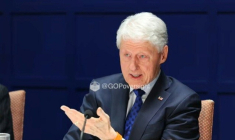 Capture vidéo extraite d'un enregistrement mis à disposition par la commission de surveillance de la Chambre des représentants montrant l'ancien président américain Bill Clinton lors d'une déposition, le 27 février 2026 dans le cadre du dossier du criminel sexuel Jeffrey Epstein ( HOUSE OVERSIGHT COMMITTEE / - )