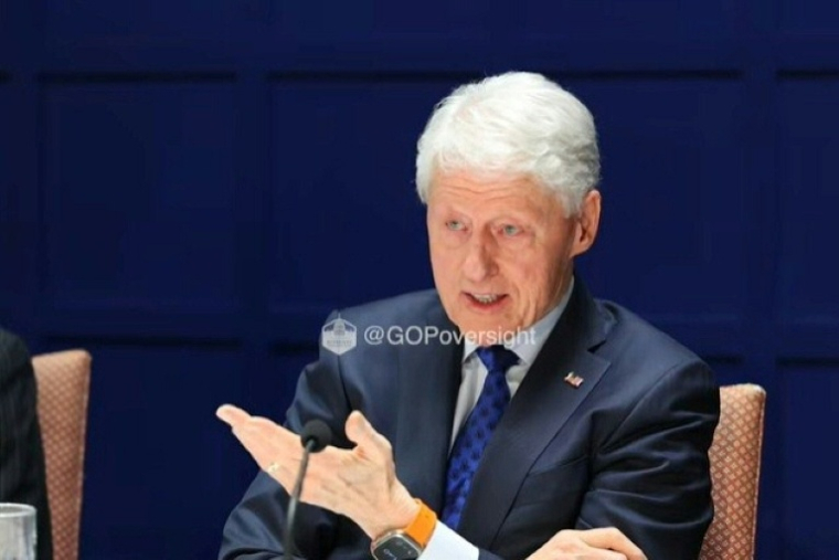Capture vidéo extraite d'un enregistrement mis à disposition par la commission de surveillance de la Chambre des représentants montrant l'ancien président américain Bill Clinton lors d'une déposition, le 27 février 2026 dans le cadre du dossier du criminel sexuel Jeffrey Epstein ( HOUSE OVERSIGHT COMMITTEE / - )