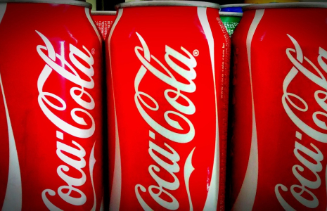 Le prix d'une bouteille de 1,75 litre de Coca-Cola est passé de 2 à 2,30 euros. (illustration) (Pixabay / elainemgs)