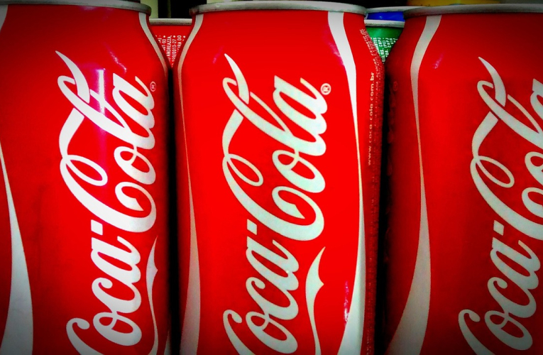 Le prix d'une bouteille de 1,75 litre de Coca-Cola est passé de 2 à 2,30 euros. (illustration) (Pixabay / elainemgs)