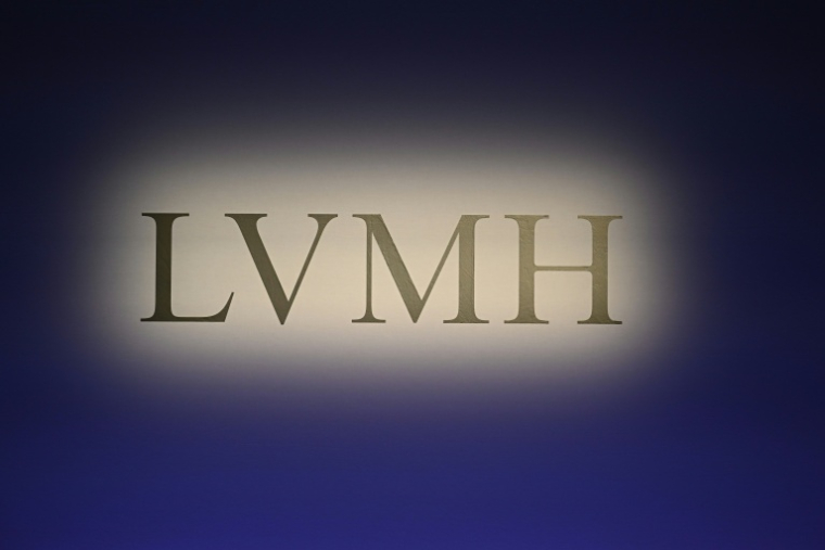 Logo de LVMH, lors de la présentation des résultats annuels du groupe, Paris, le 26 janvier 2022 ( AFP / Stefano Rellandini )