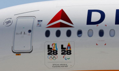 Le drapeau olympique officiel revient à Los Angeles pour la première fois depuis 40 ans