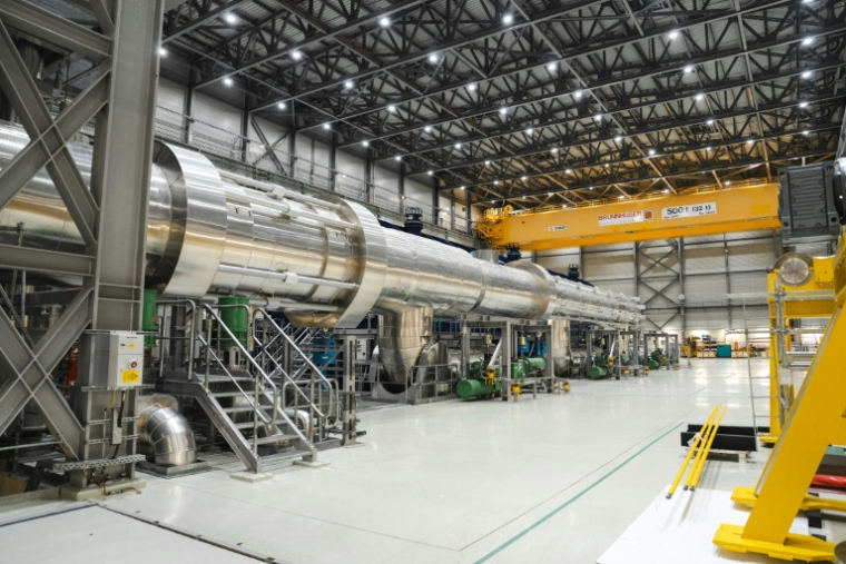 La turbine de la centrale nucléaire d'Olkiluoto 3, à Eurajoki en Finlande, le 18 mai 2026 ( AFP / Alessandro RAMPAZZO )