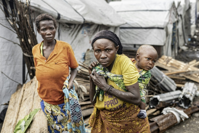 Des familles quittent un camp de déplacés de Goma, dans l'est de la République démocratique du Congo, le 11 février 2025 ( AFP / Michel Lunanga )