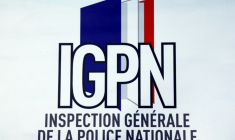 L'Inspection générale de la police nationale (IGPN), la "police des polices", a été saisie d'une enquête visant des membres des forces de l'ordre filmés en train de molester un homme, dans une vidéo devenue virale, a indiqué vendredi le parquet de Paris ( AFP / FRANCOIS GUILLOT )