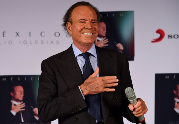 Le chanteur espagnol Julio Iglesias à Mexico, le 23 septembre 2015 ( AFP / Ronaldo SCHEMIDT )