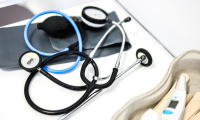 depuis 2019 la région Centre-Val de Loire, territoire à la plus faible densité de  médecins généralistes de l'hexagone, salarie 69 professionnels de santé pour combler le déficit ( AFP / Charly TRIBALLEAU )