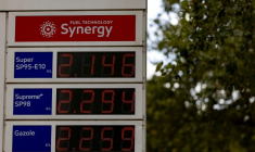 Un panneau affiche les prix de l'essence dans une station-service à Paris, le 9 septembre 2026 ( AFP / Ian LANGSDON )