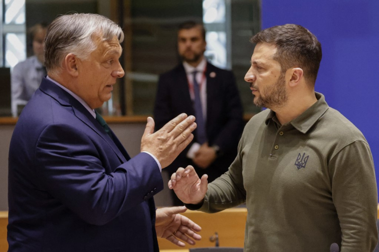 Viktor Orban et Volodymyr Zelensky à Bruxelles, en Belgique, le 27 juin 2024. ( AFP / LUDOVIC MARIN )